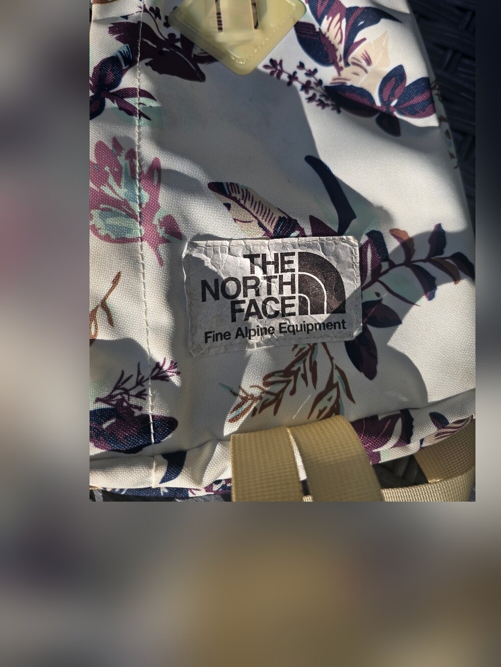 The North Face,Berkeley Field Sling Bag,  In Floral Neutral & Mauve - Picture 6 of 13